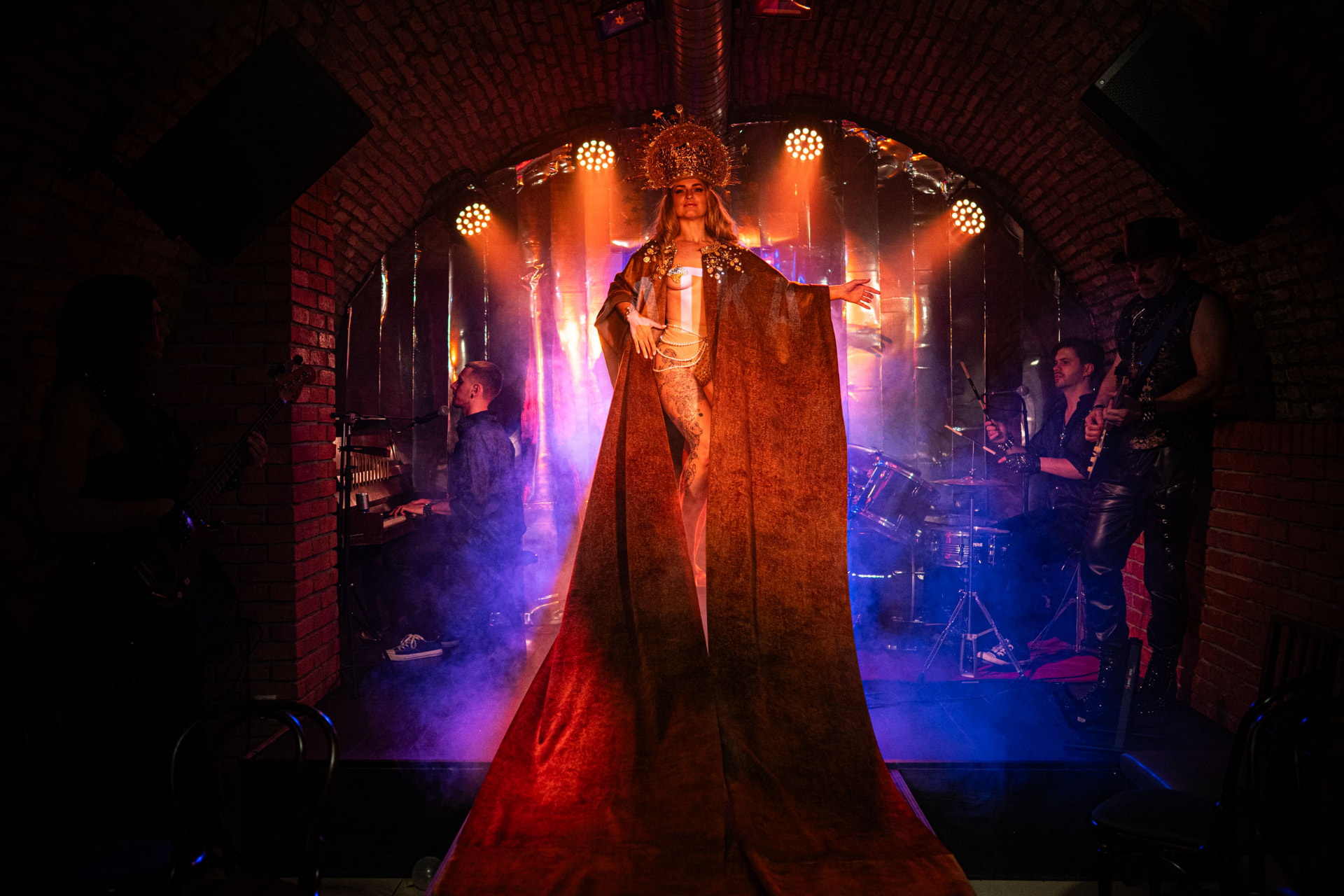 Luna de Lux mid-act under stage lights