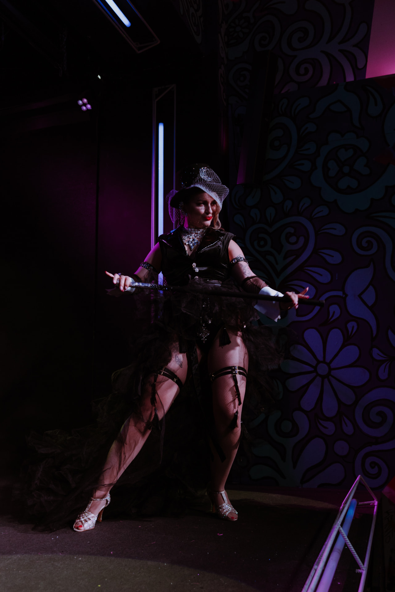 Luna de Lux performing live in a cabaret venue